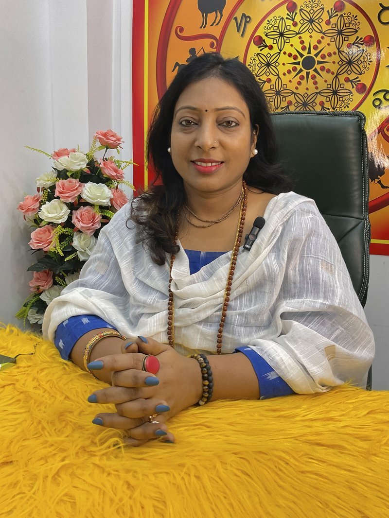 Reenna Guptaa — Astrologer & Numerologist